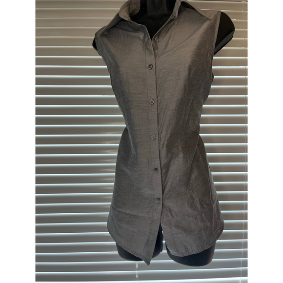 Tatum & Olivia Tops - Gray/silver Sleeveless Button-Up Tatum & Olivia Top